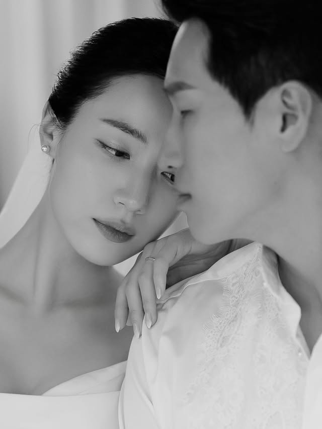 hwayoungryu93730994759182149081903305071579823407974570800n