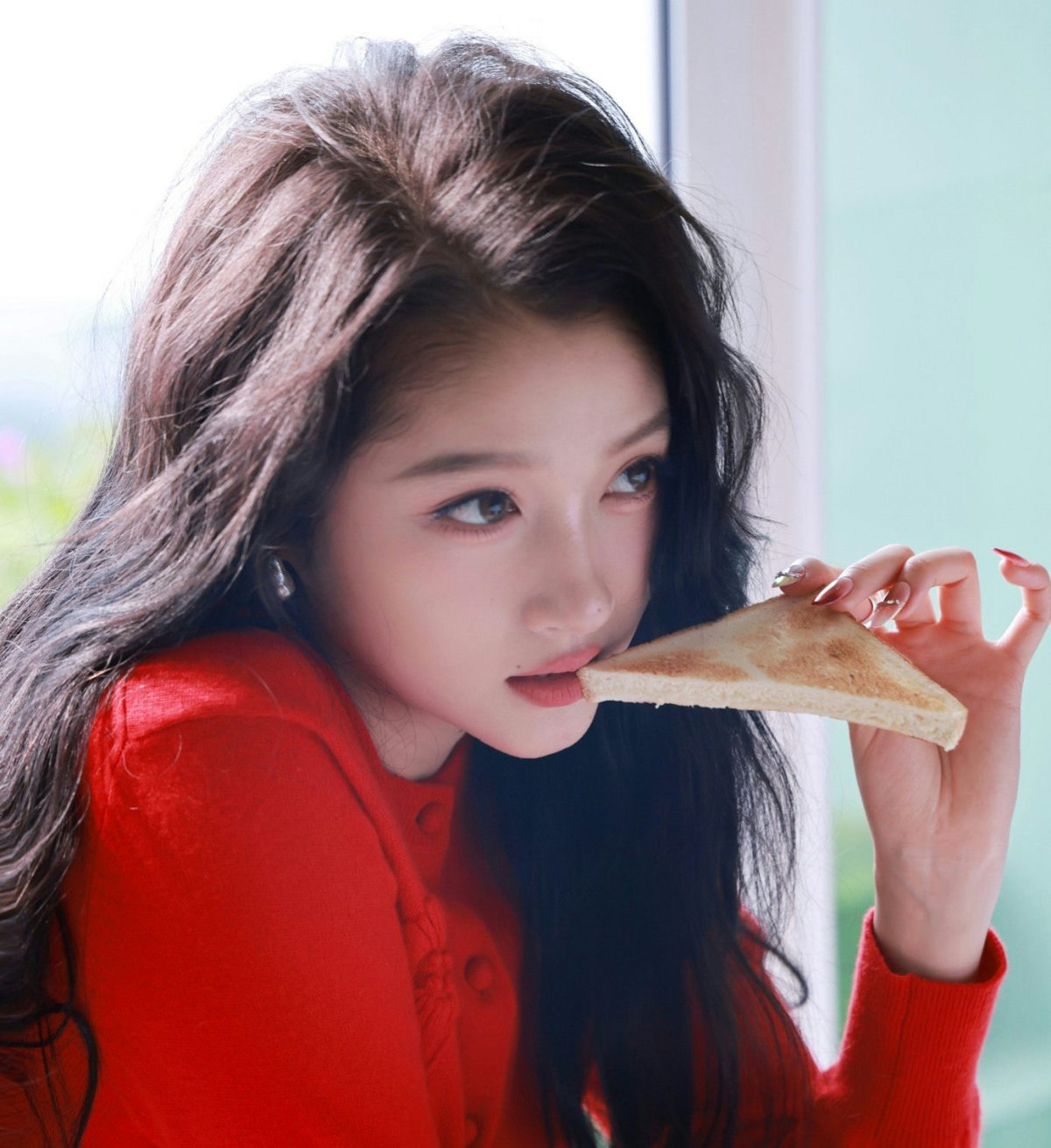 yjuz8v4lmgojk0tybbkxu0k8vz5aadz7ixzozofu9as guan xiaotong controversy with producer 1200x1311