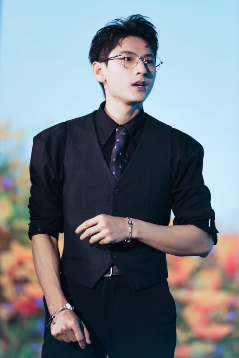 js media isaac with love fanmeeting in ho chi minh city 2 1 768x1151 1 1759806833483306877441 1759825967059 17598259672781378571742