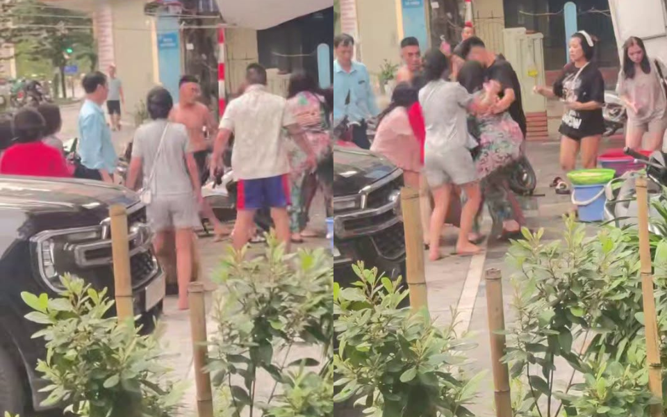 bat ngo danh tinh cap doi treo len dinh empire state building cau hon gay nao loan