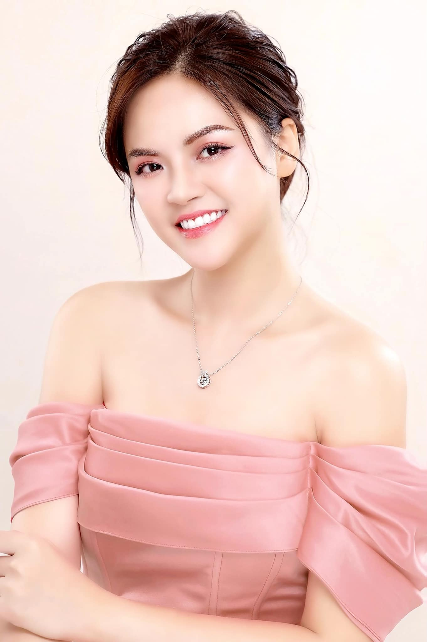 thu quynh 8 9700