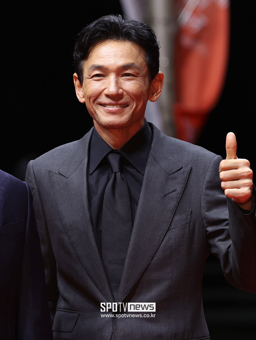 hwang jung min