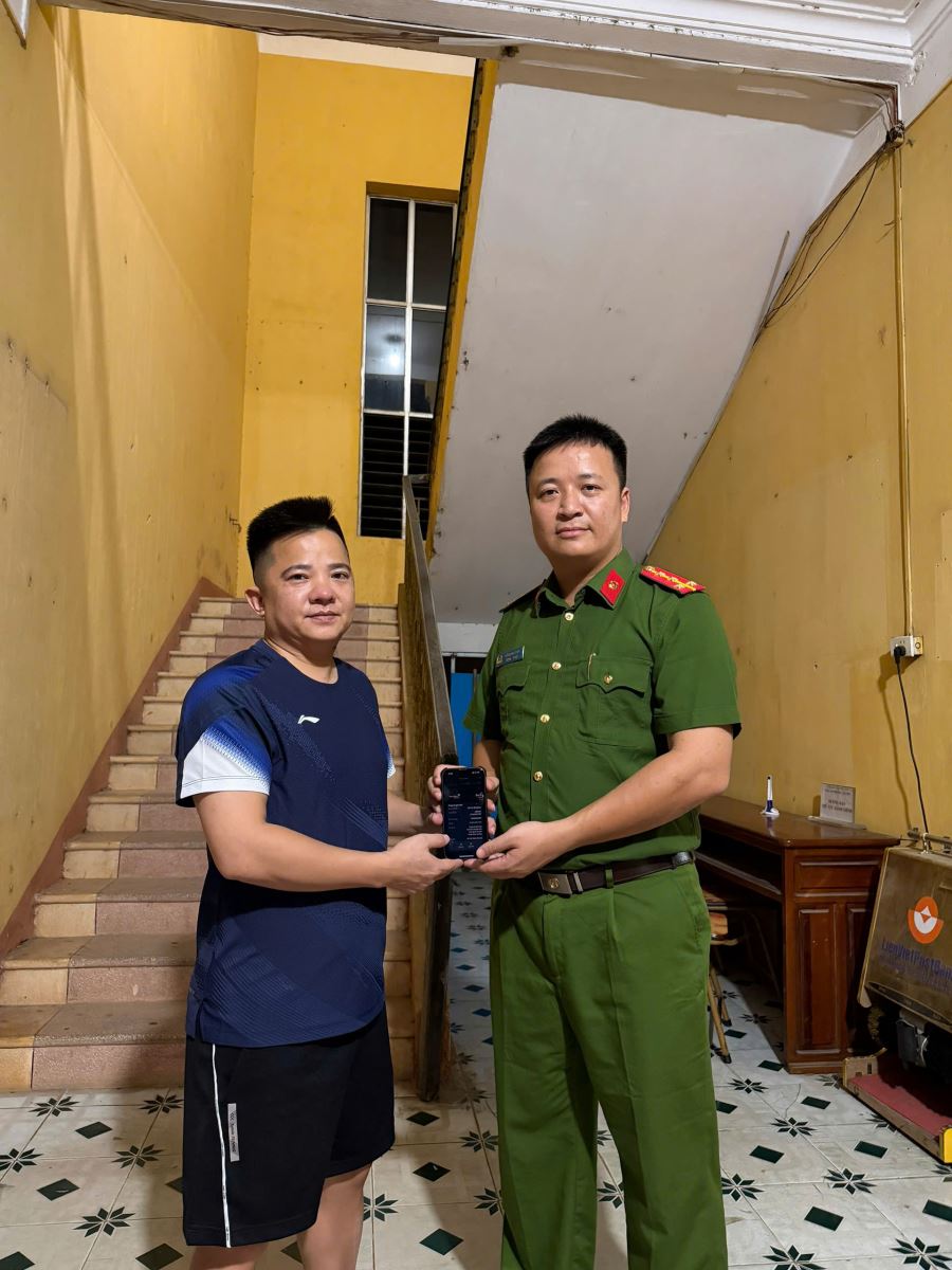 cong an phuong van phu ho tro anh tran viet thang nhan lai tien chuyen khoan nham