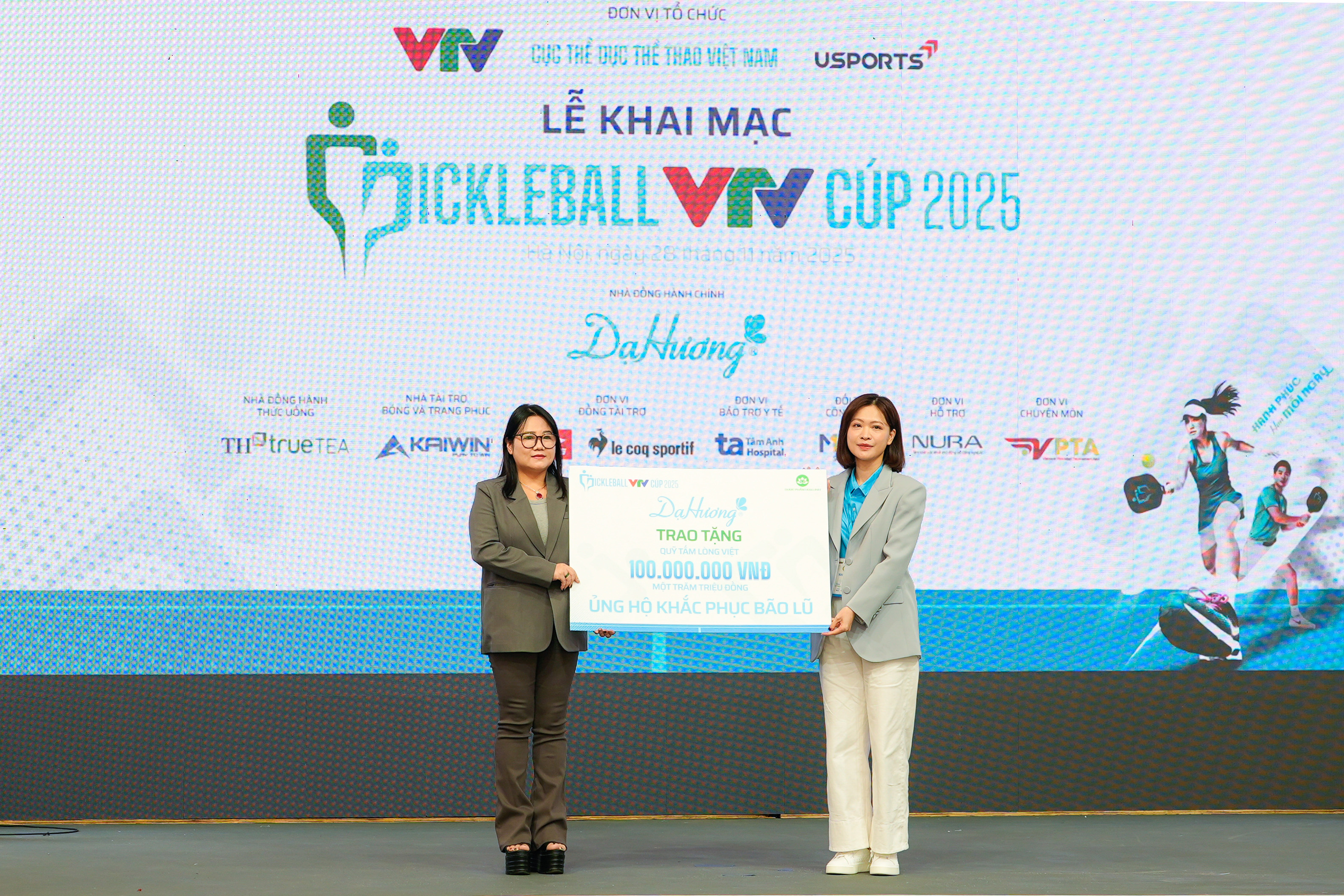 nha dong hanh chinh thuong hieu da huong trao tang 100 trieu dong toi quy tam long viet ung ho dong bao nam trung bo