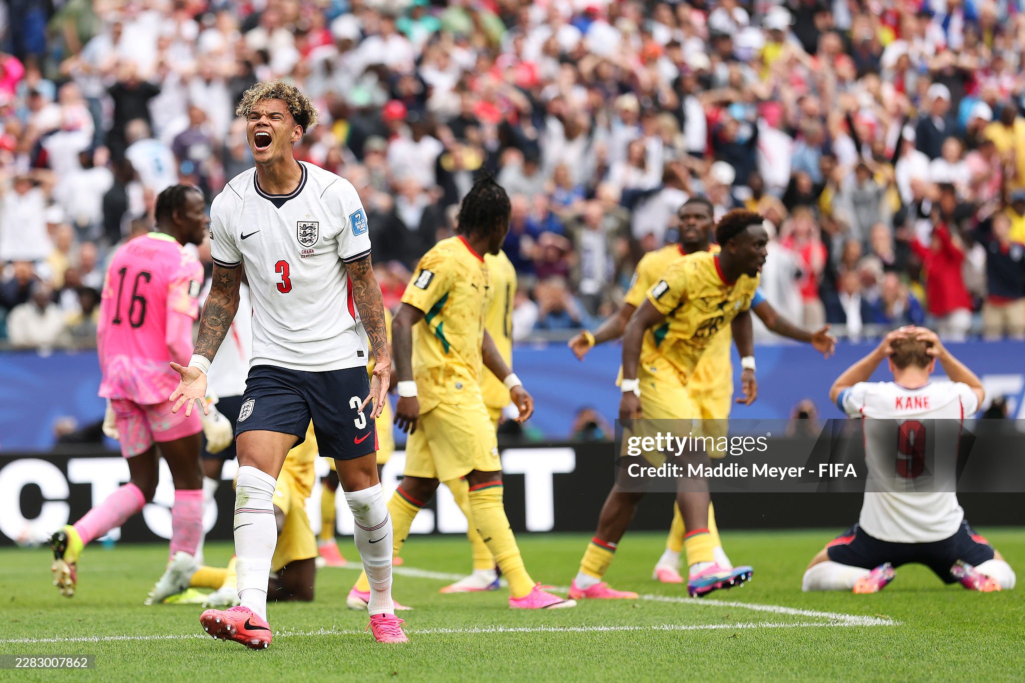 Anh gây thất vọng trước Ghana, Harry Kane ôm đầu sau pha bỏ lỡ khó tin