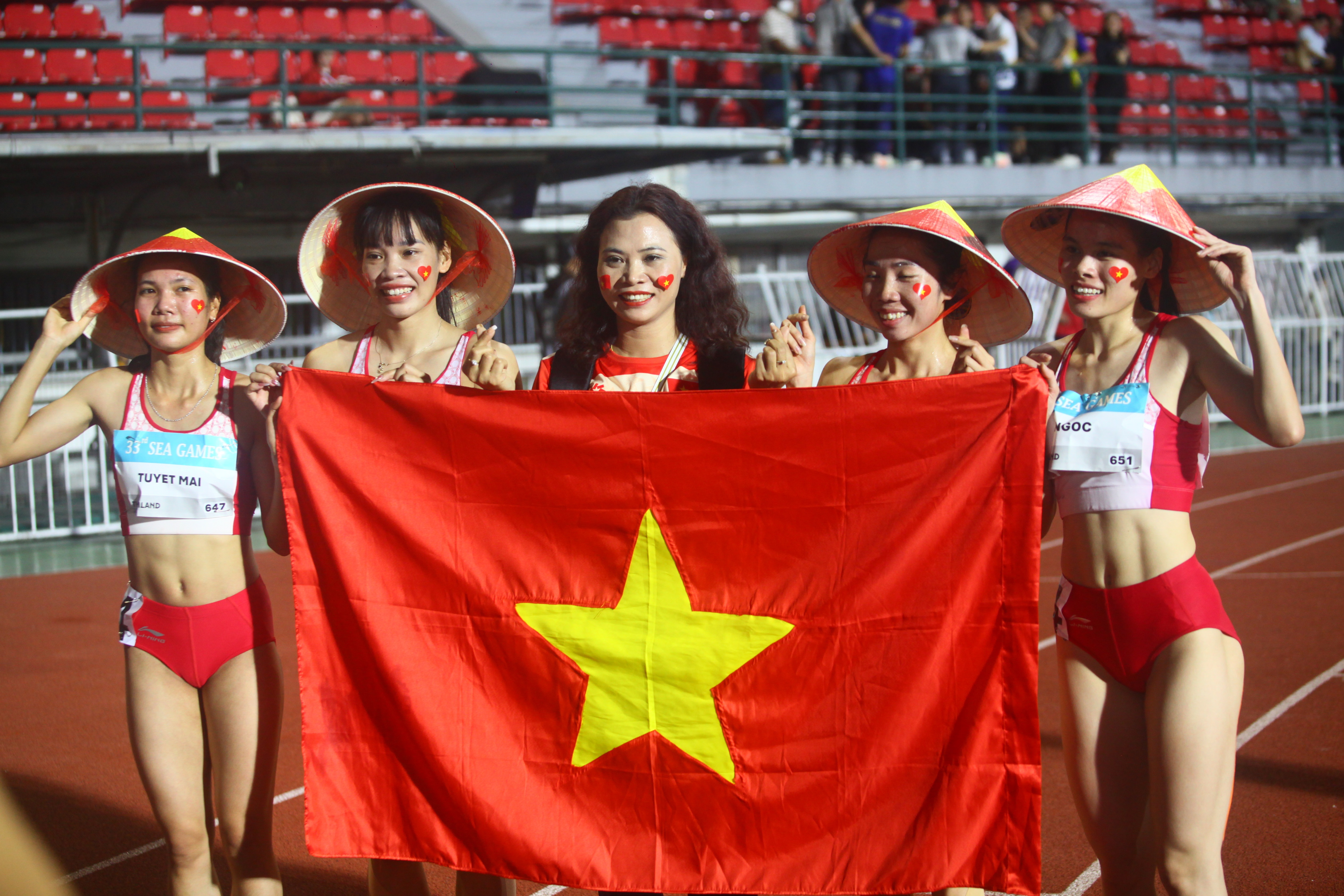 4x400m nu dien kinh