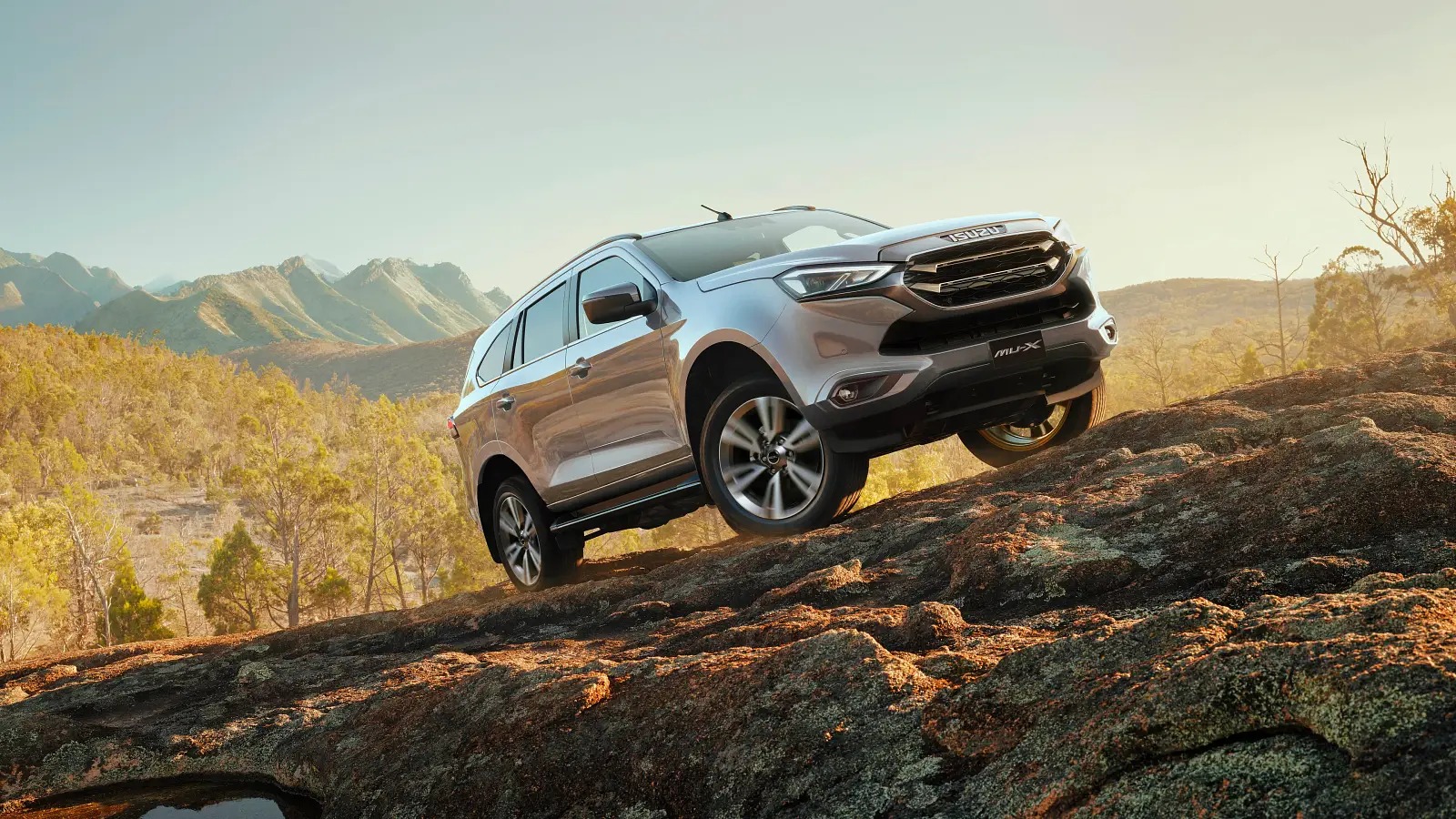 isuzu mux premium 2024 01