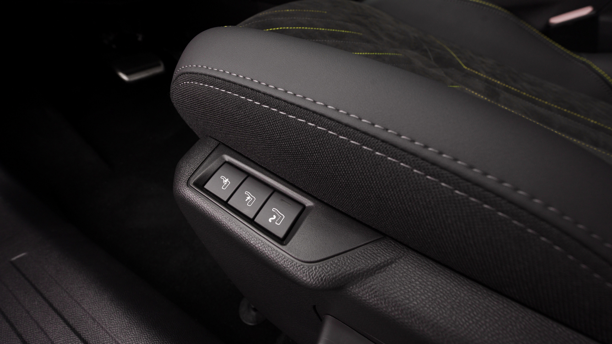 17 ghe nguoi lai co tinh nang massage