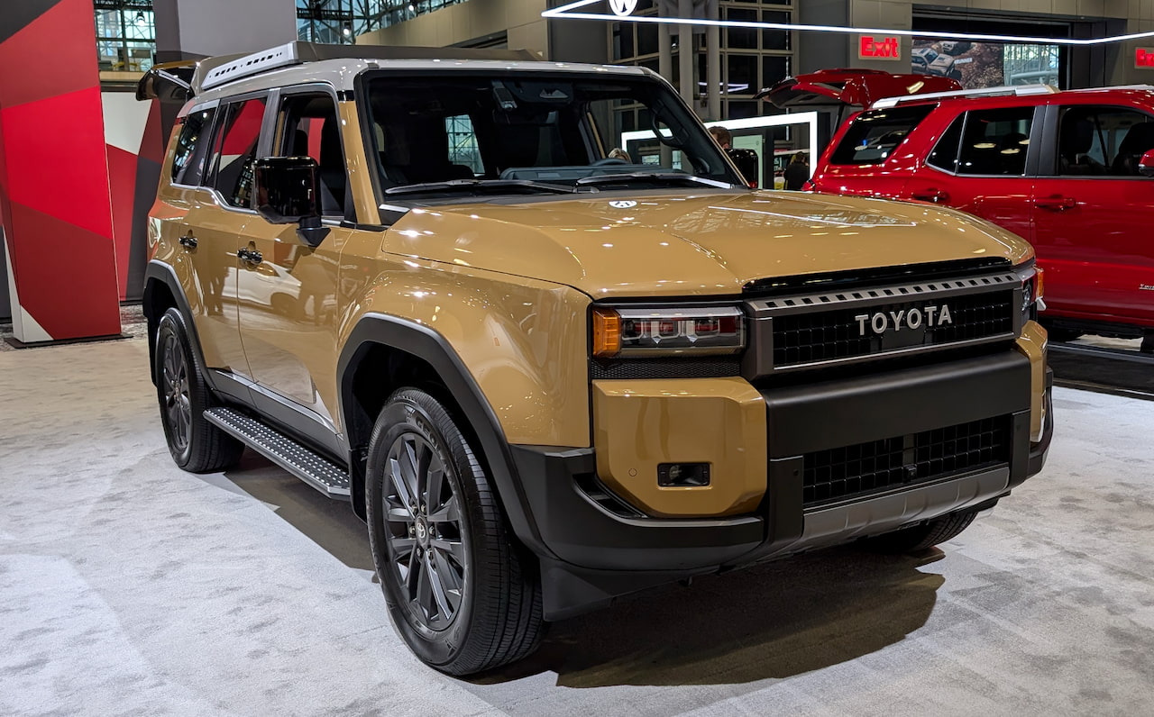 Toyota Land Cruiser Prado có thêm biến thể hybrid 'nhẹ': Giữ nguyên chất off-road nhưng vận hành như xe sang đô thị