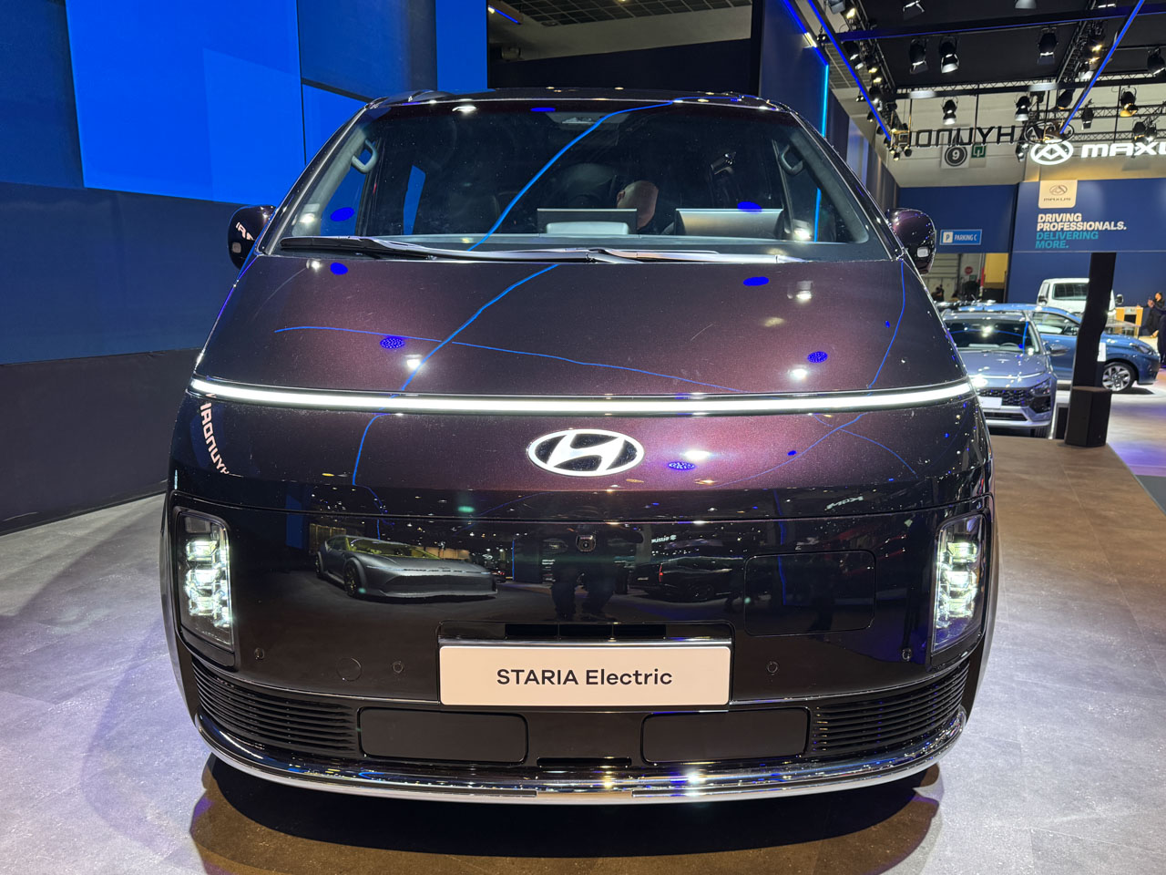 hyundai staria ev front