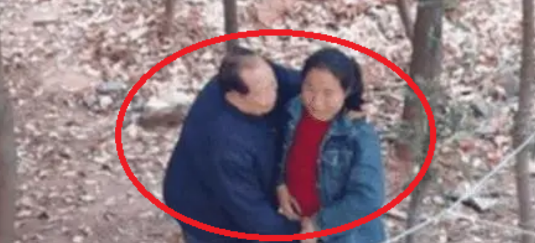 cu ong u80 trung quoc bi bat khi dang mua dam dspl