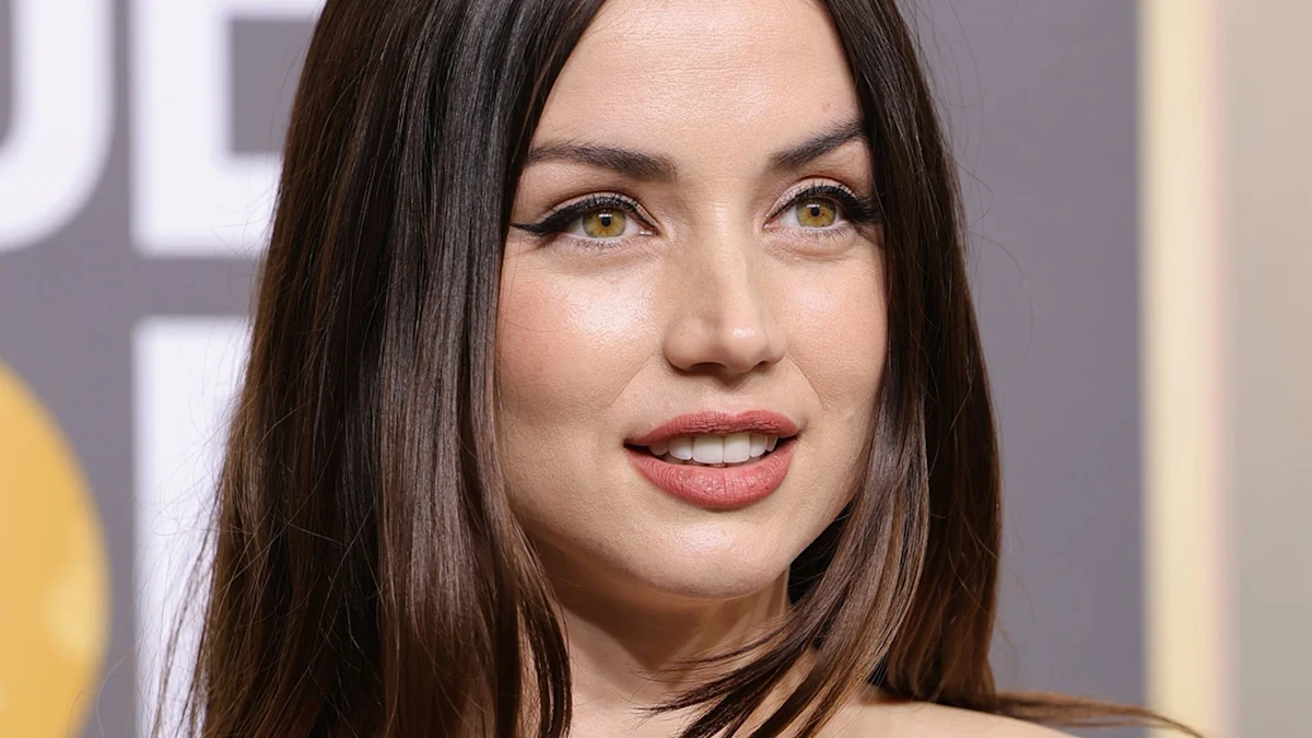 2f0a32ba57ec ana de armas at golden globes tjpg