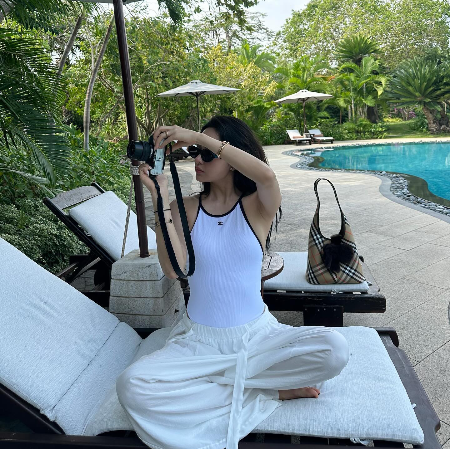 hienho2620173219759635062500262155398142124416583