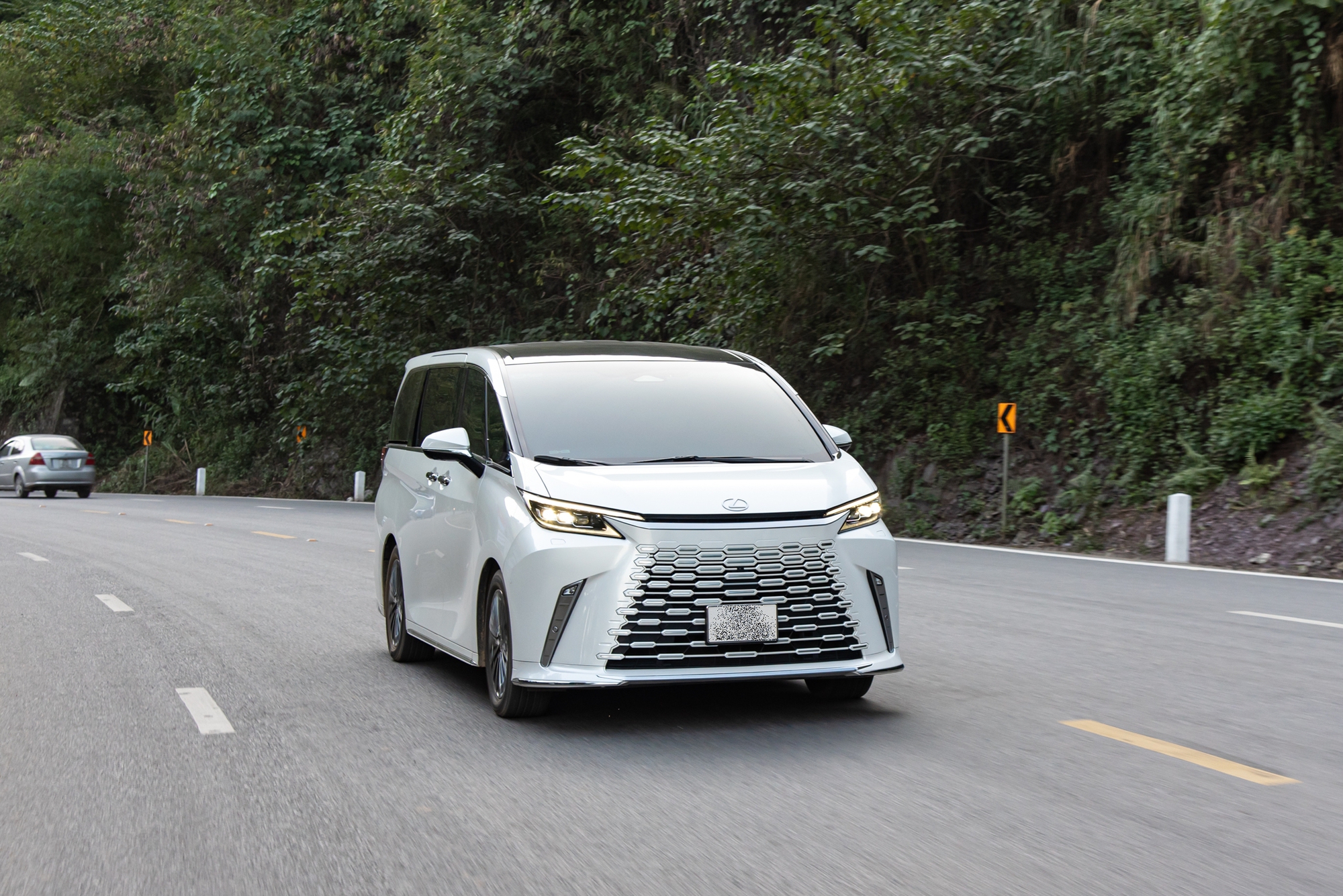 lexus lm 1 1764074553248 17640745538041111207183