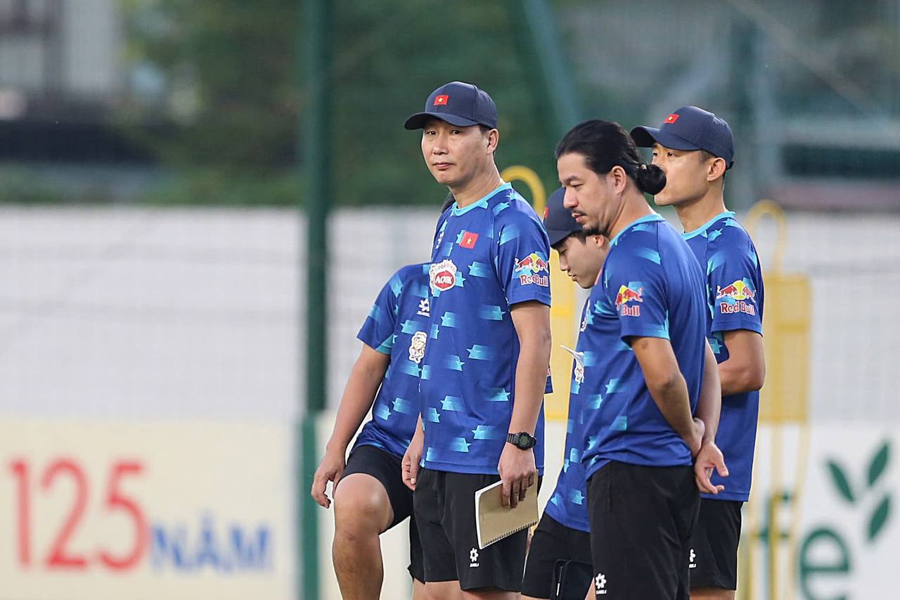 AFF Cup chốt danh sách 2 bảng, HLV Kim Sang-sik có “kế hoạch bí mật” để đấu Thái Lan và Indonesia?