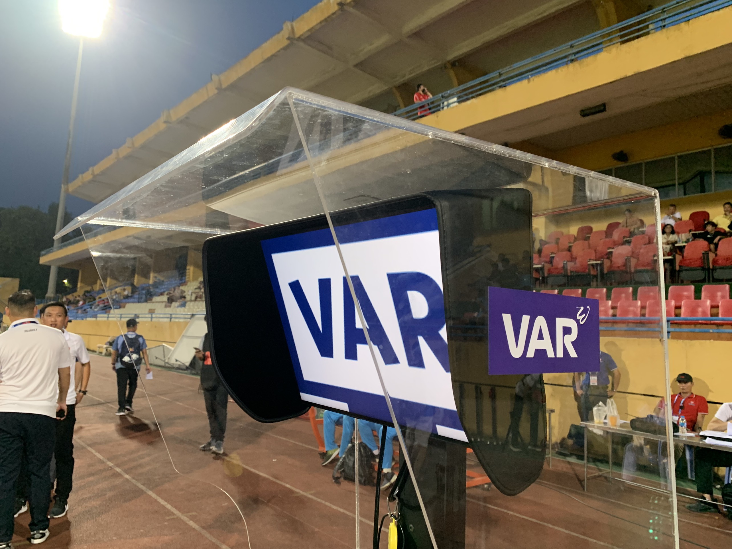 var v league 10