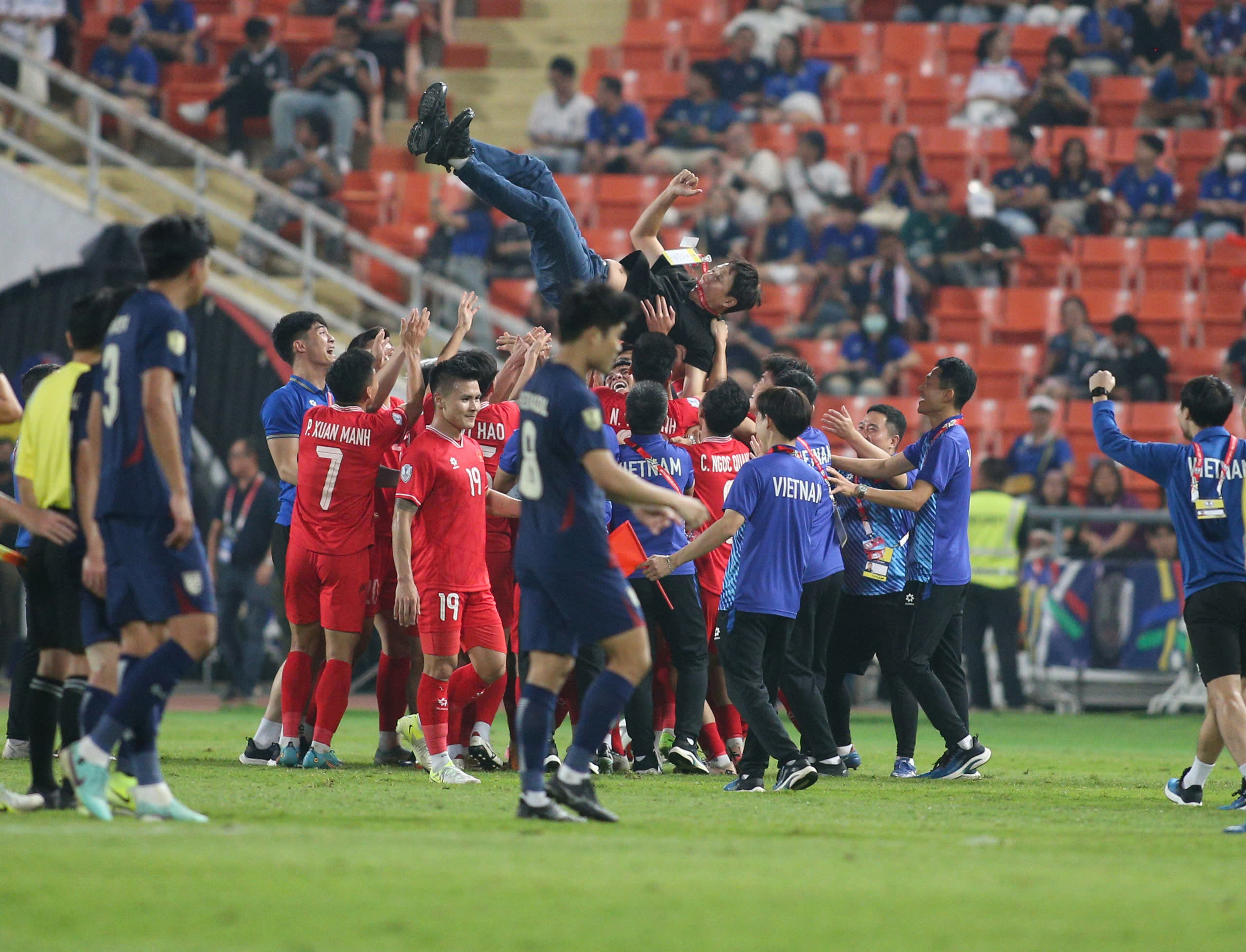 z620035865427355fded2f9b470e6c9de765fd2adf285f