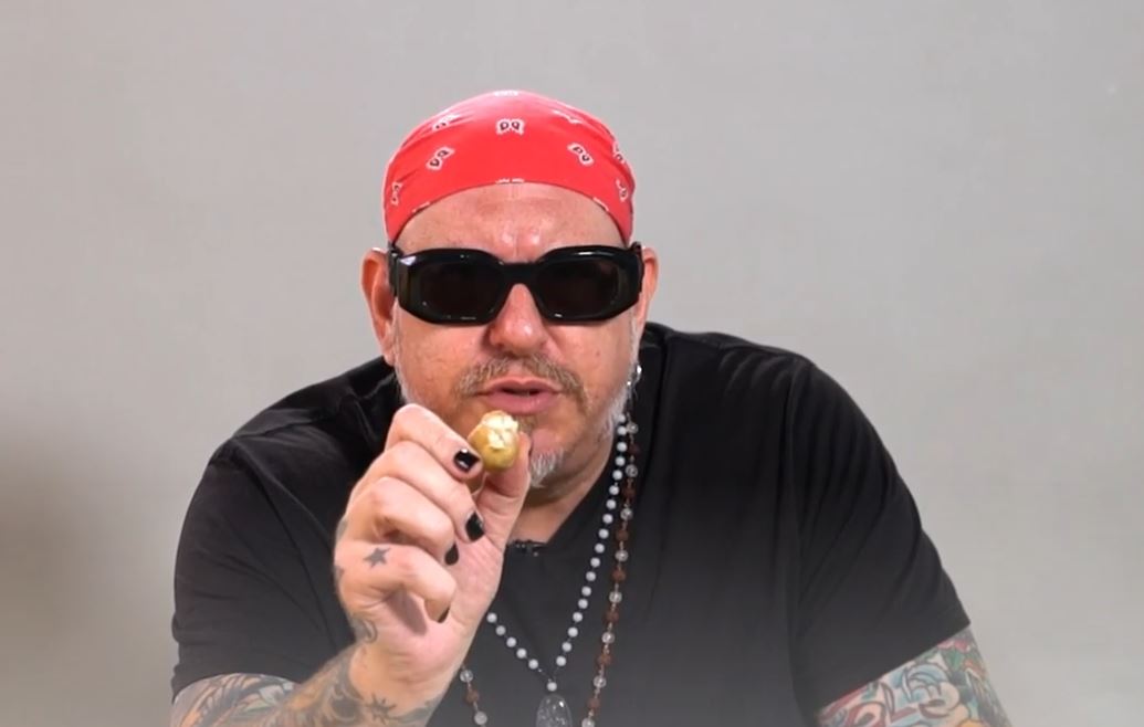 khach tay an bon bon 2