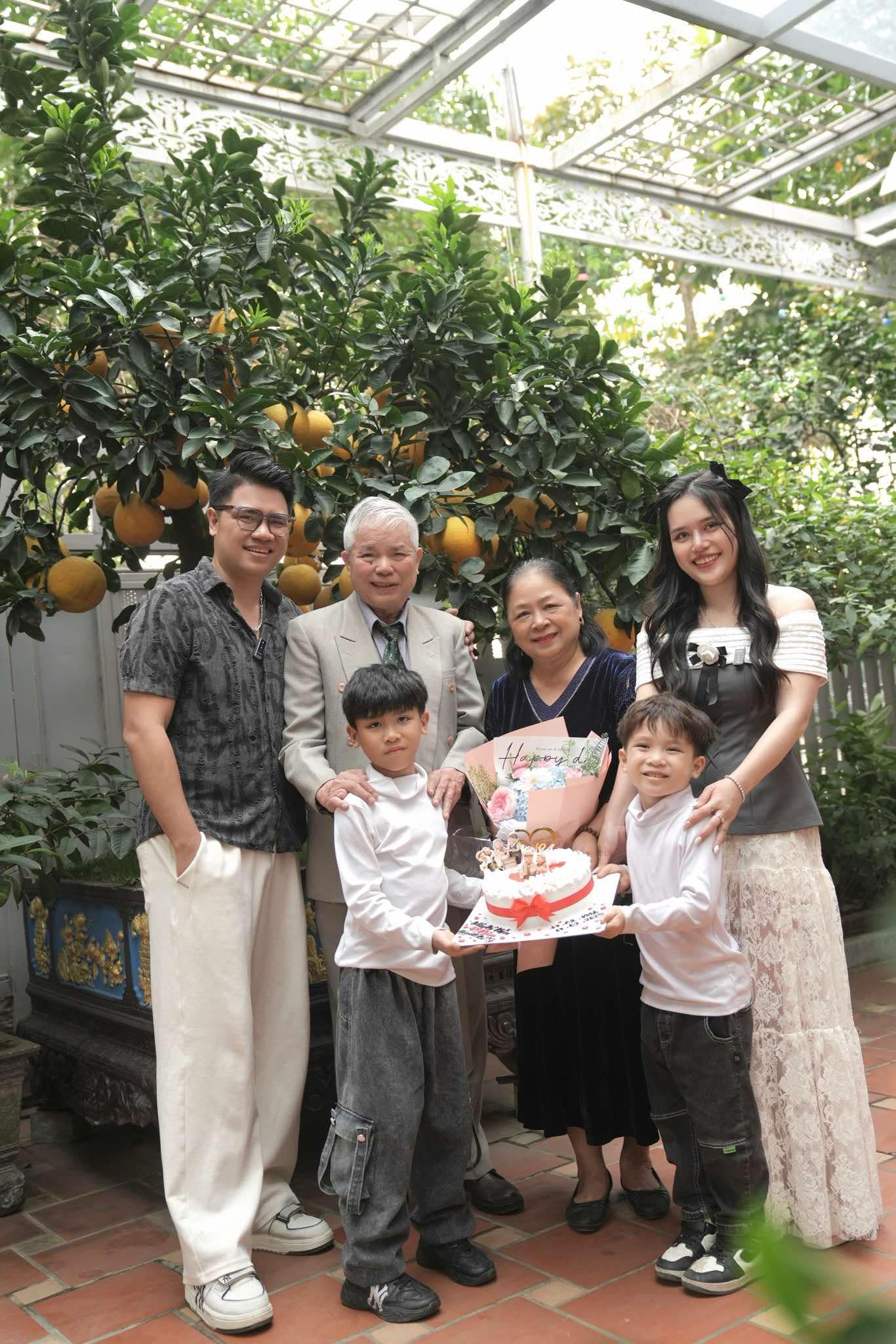 498ae1fd 2565 4147 8627 30690bf808ac