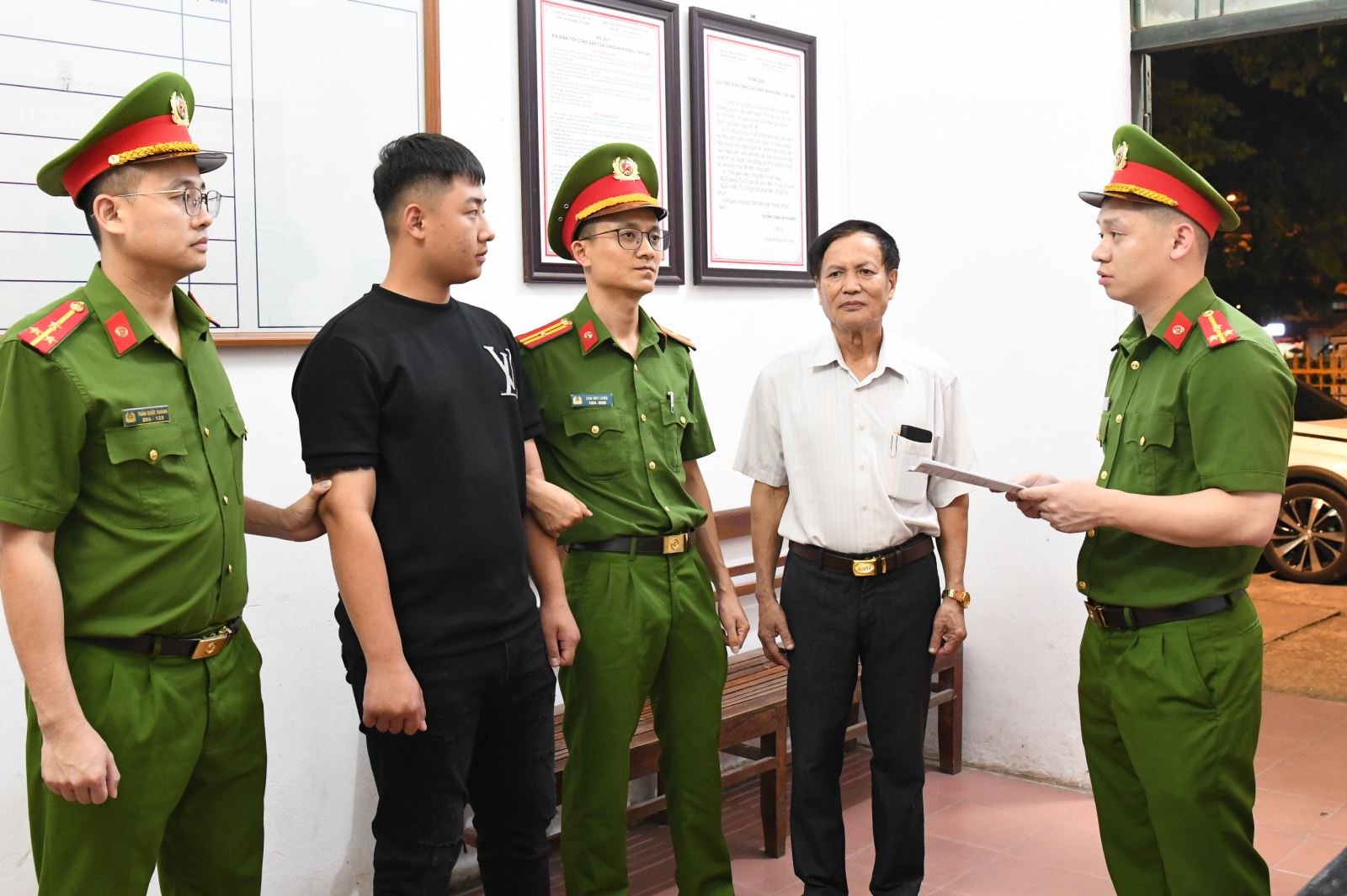 Bắt, khám xét khẩn cấp nơi ở của Lê Hoàng Thắng và Hoàng Hải Long