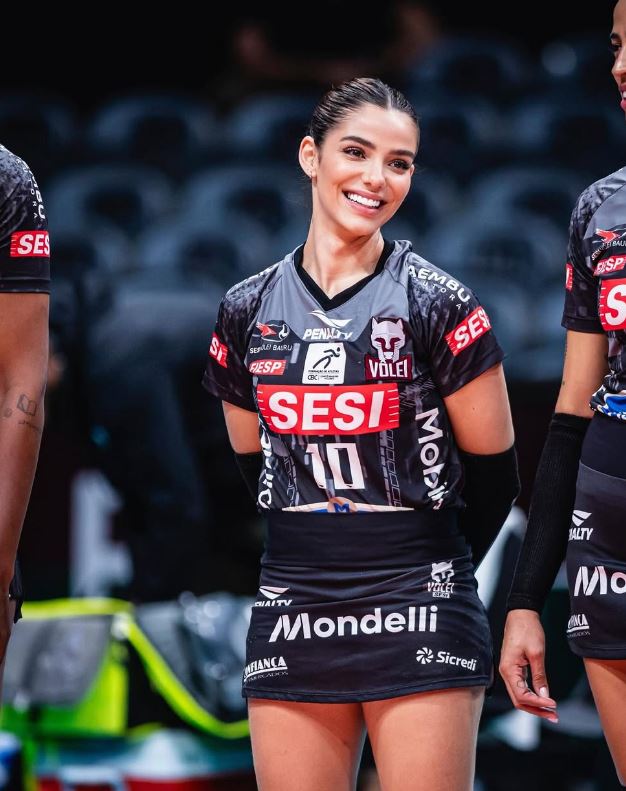 my nhan bong chuyen 6