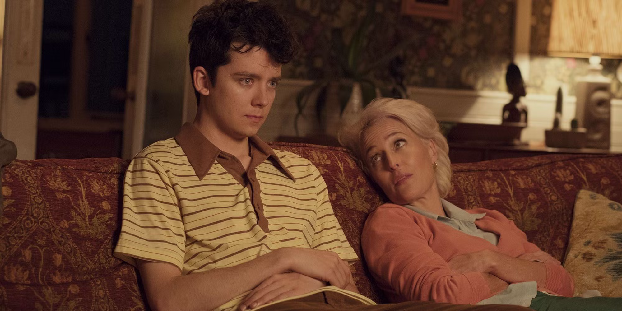 asa butterfield as otis and gillian anderson as jean in sex education asa butterfield as otis and gillian anderson as jean in sex education