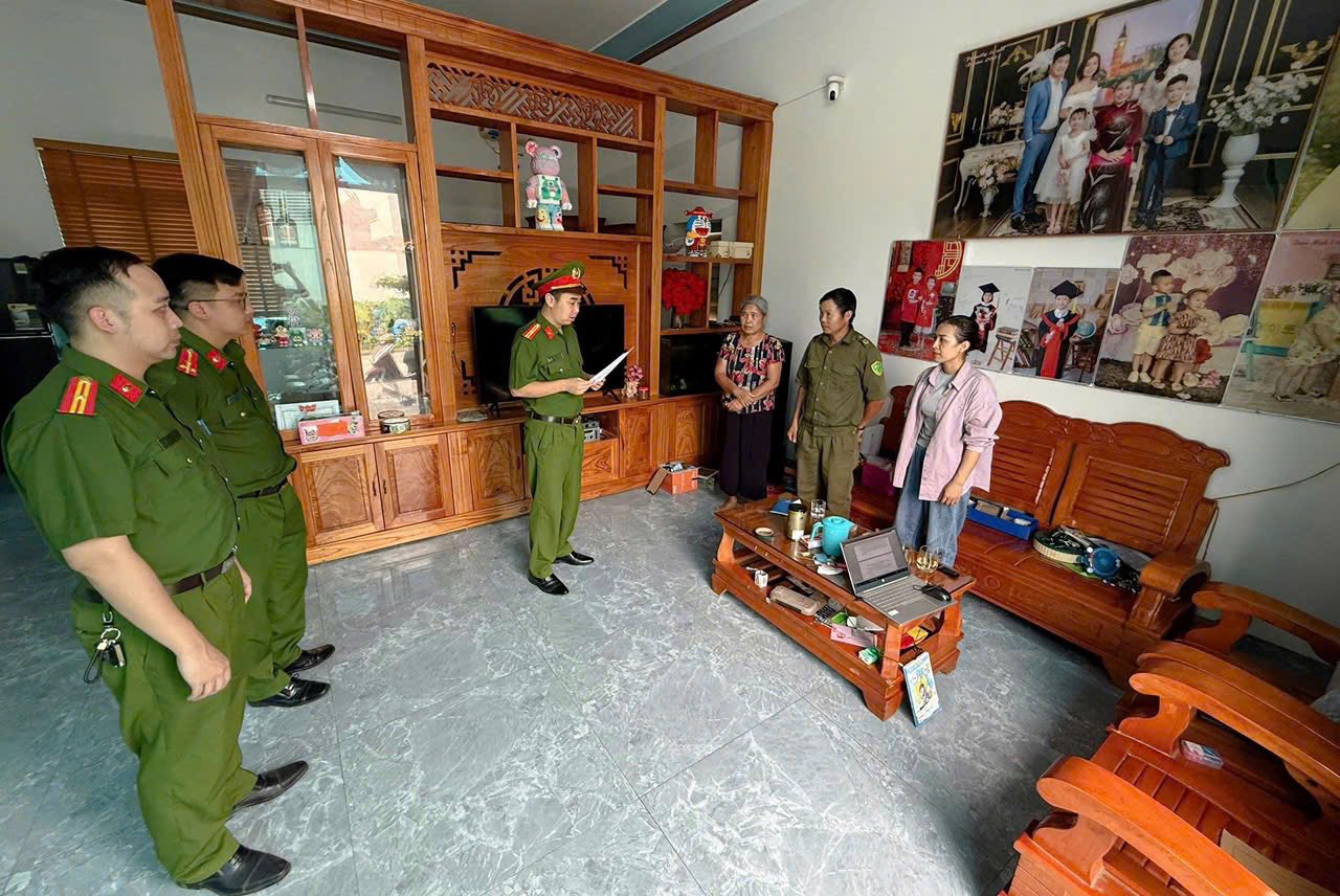 Bắt, khám xét nơi ở của kế toán Trần Tuấn Phương- Ảnh 1. Bắt, khám xét nơi ở của kế toán Trần Tuấn Phương- Ảnh 1.
