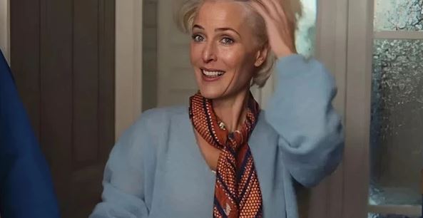 jean va otis trong phim sex education 3