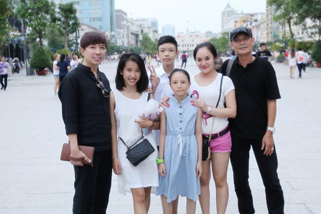 mua duoc 5 can nha lo tot cho 4 con nhung qua khu cua long nhat moi gay bat ngo long nhat om chat vo tren pho 1553487454 449 width660height440