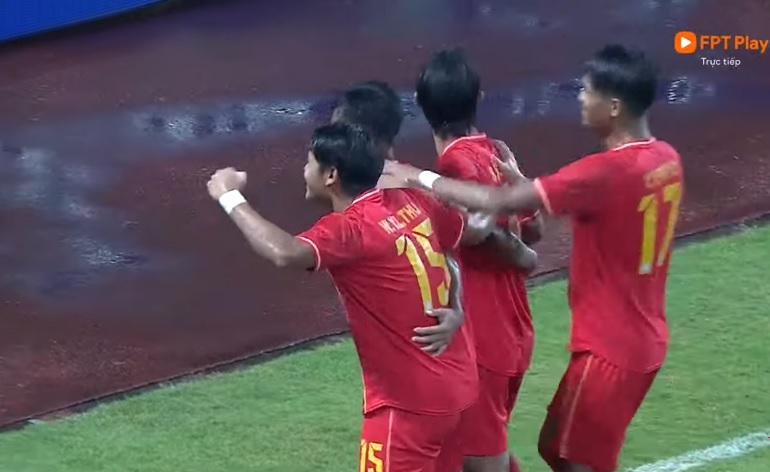 indonesias defender muhammad ferarri celebrates with teammates after scoring a goal which was 1714405720045 1714628887194 17154780100222118969298