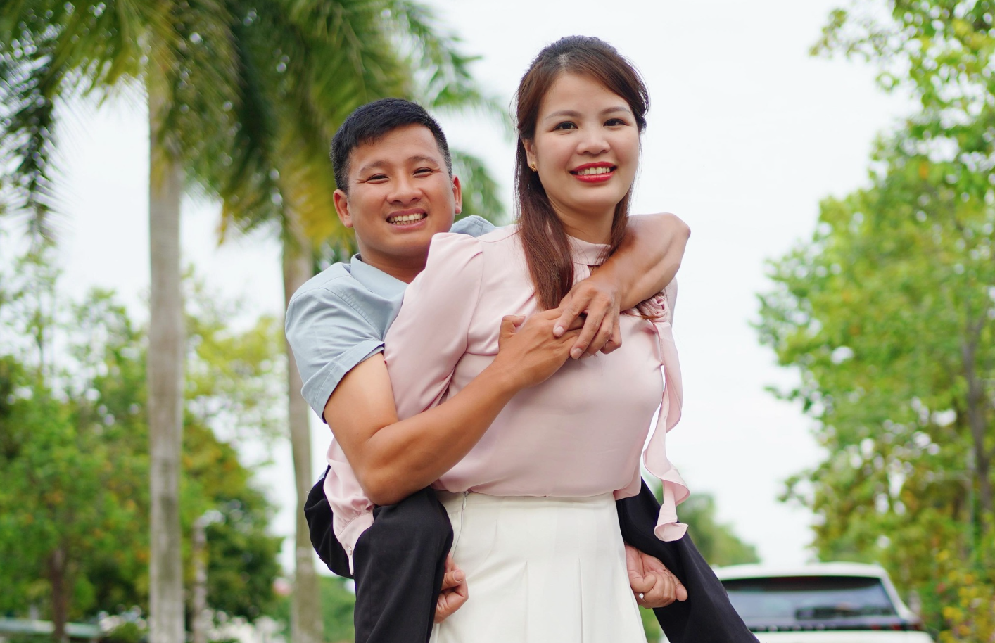 Người phụ nữ xinh đẹp lấy chồng khuyết tật 2 chân ở Phú Thọ: Cuộc sống thay đổi ngoạn mục sau 1 năm