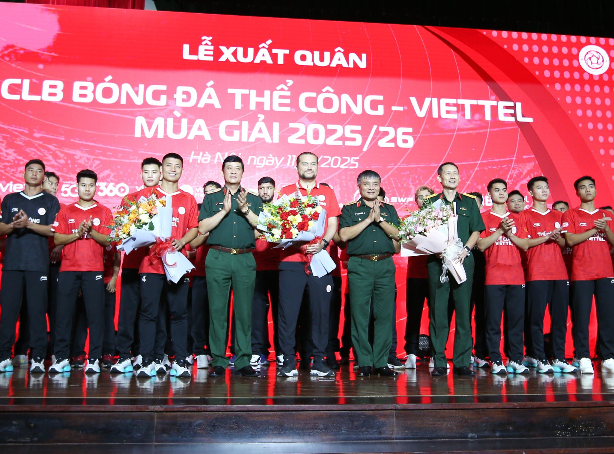 Thể Công - Viettel phô bày lực lượng 
