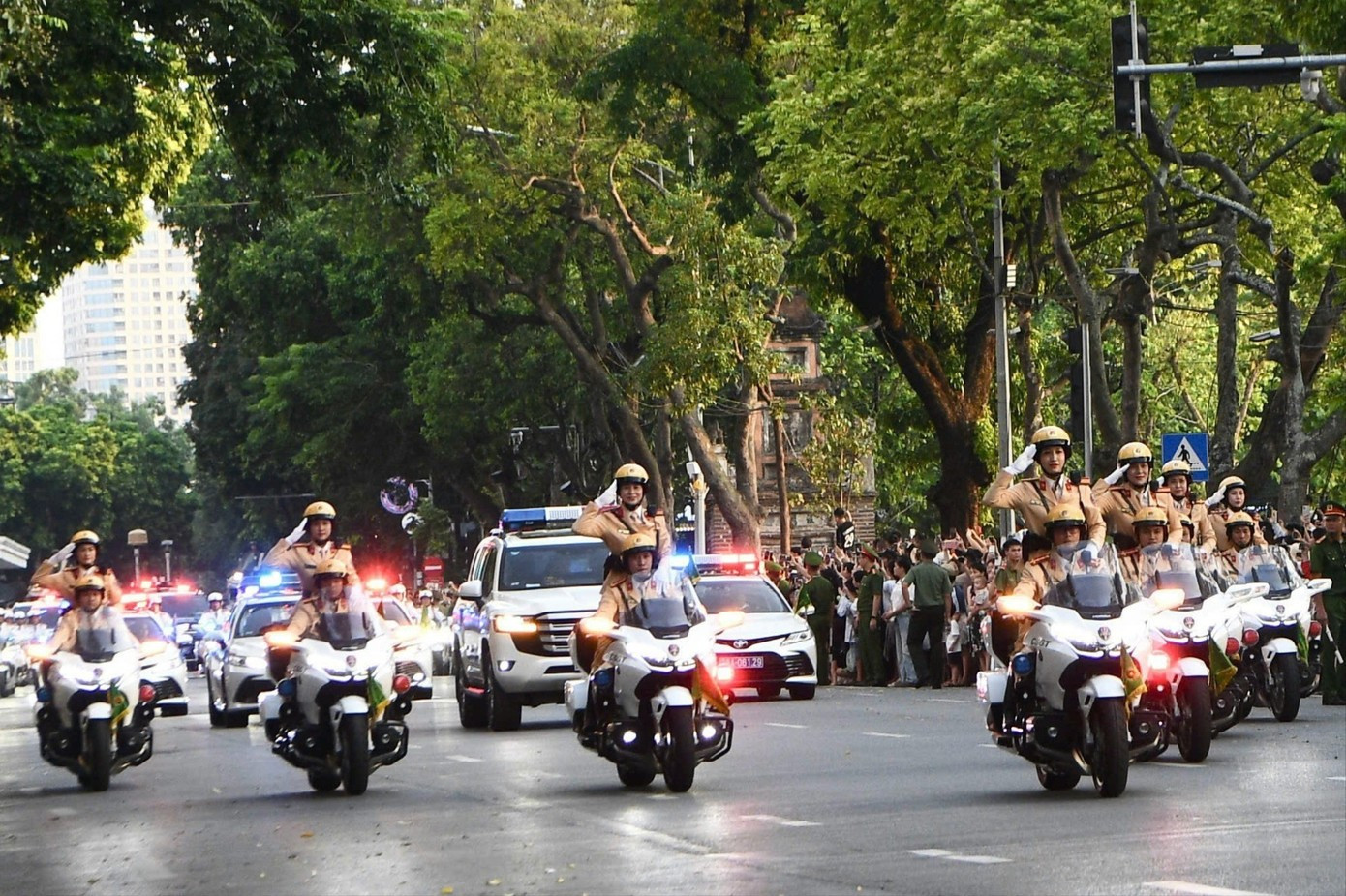 Công an Hà Nội thông báo: Từ 17h ngày 21/8 toàn bộ các phương tiện chú ý
