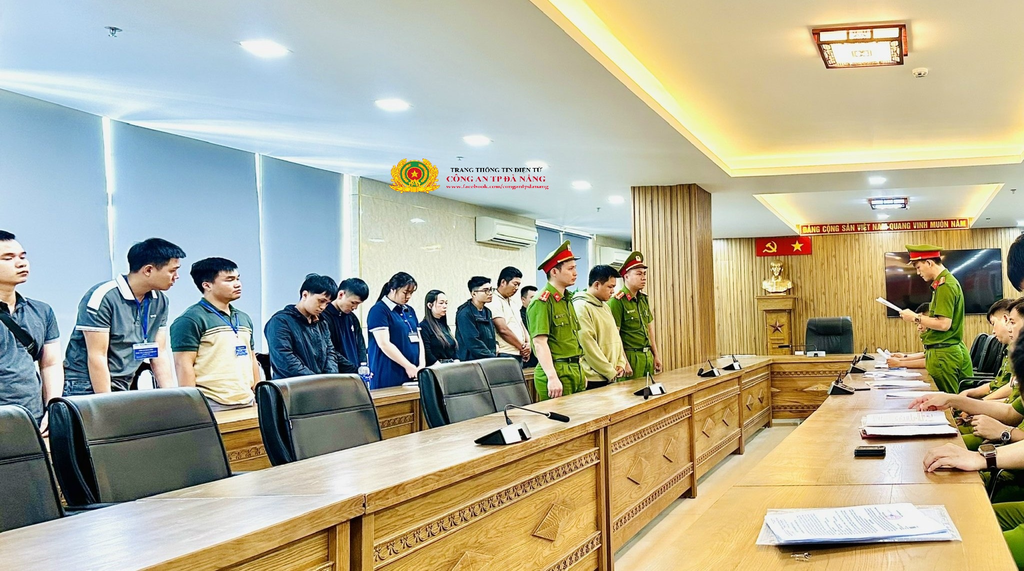 Bắt 3 nhân viên ngân hàng, khám xét nhiều địa điểm liên quan đường dây rửa tiền 30.000 tỷ đồng- Ảnh 1.