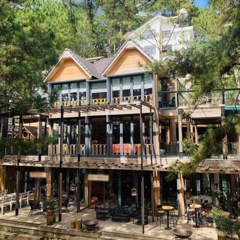 2 can biet thu sat nhau cua phan nhu thao giua khu vuon nhu co tich nhieu nguoi bat ngo khi biet chu 232n 1746071070 79 width780height780