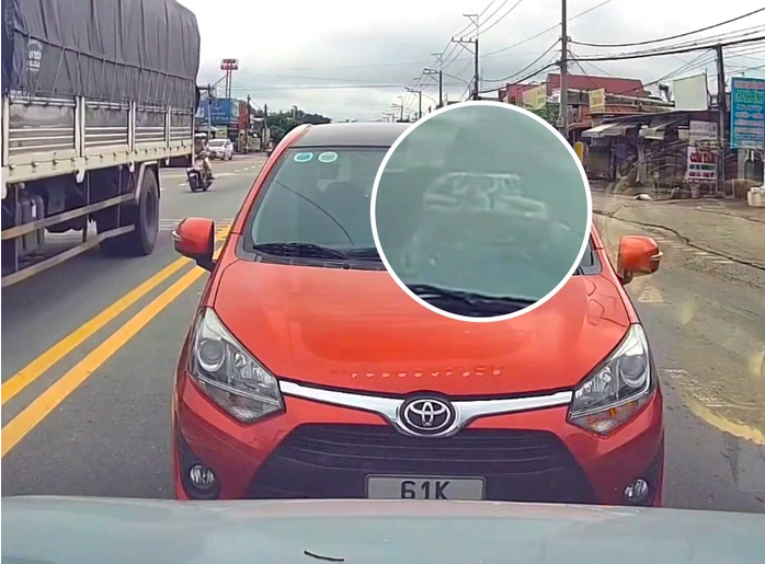 Lái ô tô ngược chiều, lại không chịu nhường đường còn dùng điện thoại ghi hình: Nữ tài xế nói lý do - Ảnh 1.