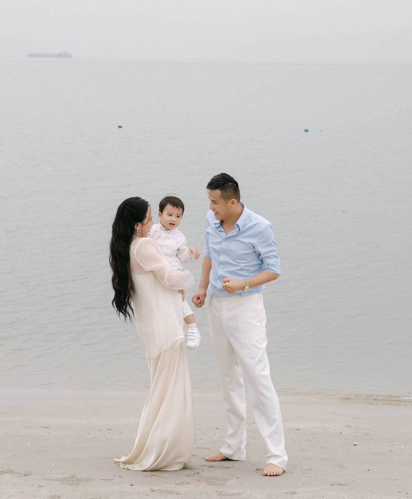 Nữ nghệ sĩ là "đại gia đất mỏ", sở hữu biệt thự từ Hà Nội đến TP.HCM, 45 tuổi mới lấy chồng - Ảnh 8. Nữ nghệ sĩ là "đại gia đất mỏ", sở hữu biệt thự từ Hà Nội đến TP.HCM, 45 tuổi mới lấy chồng - Ảnh 8.