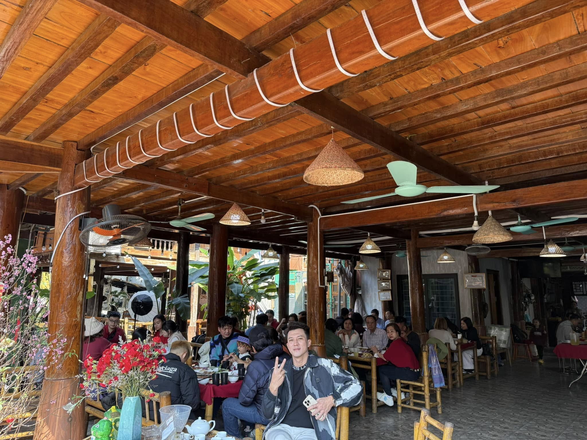 Tổng tài phim giờ vàng: Quá khứ làm bốc vác ở TP.HCM, giờ là chủ homestay, xây biệt thự, cưới hot girl- Ảnh 6.