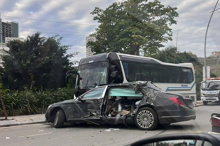 xe mercedes 1 17636174541821476392712