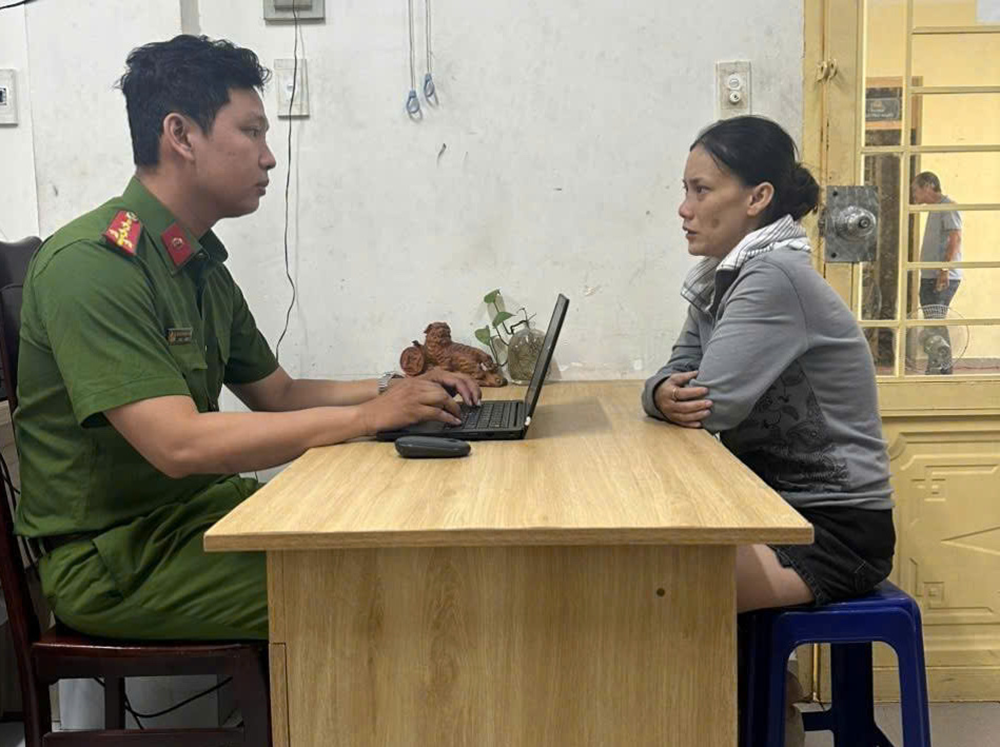 cuop doi bong tai vang 1 694