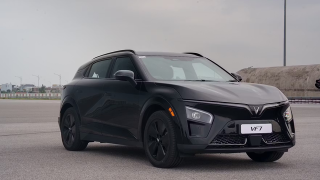 VinFast vượt mặt Tesla ở thị trường đông dân nhất thế giới: Đó là gì?