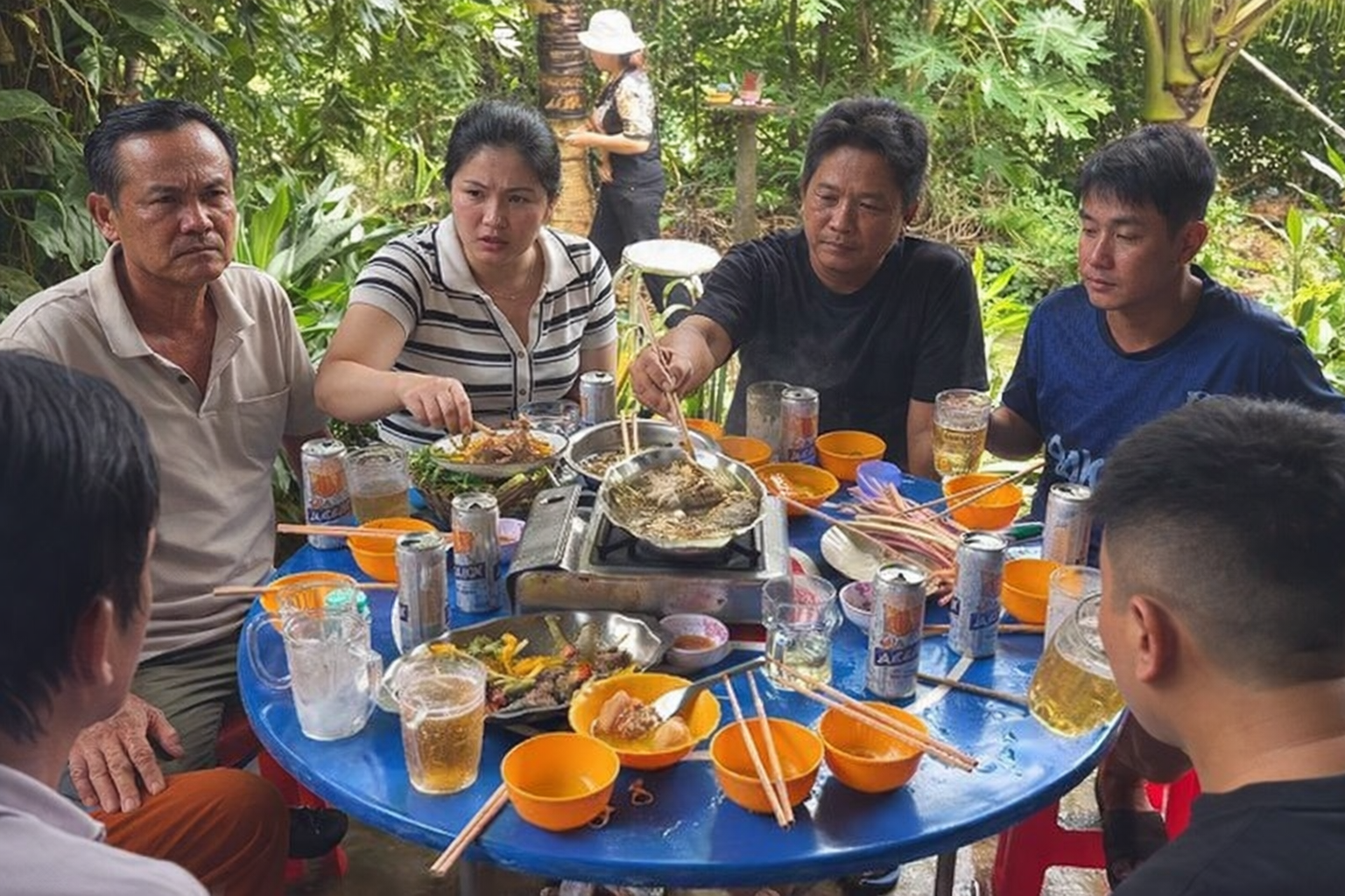 chatgpt image 143923 16 thg 12 20251