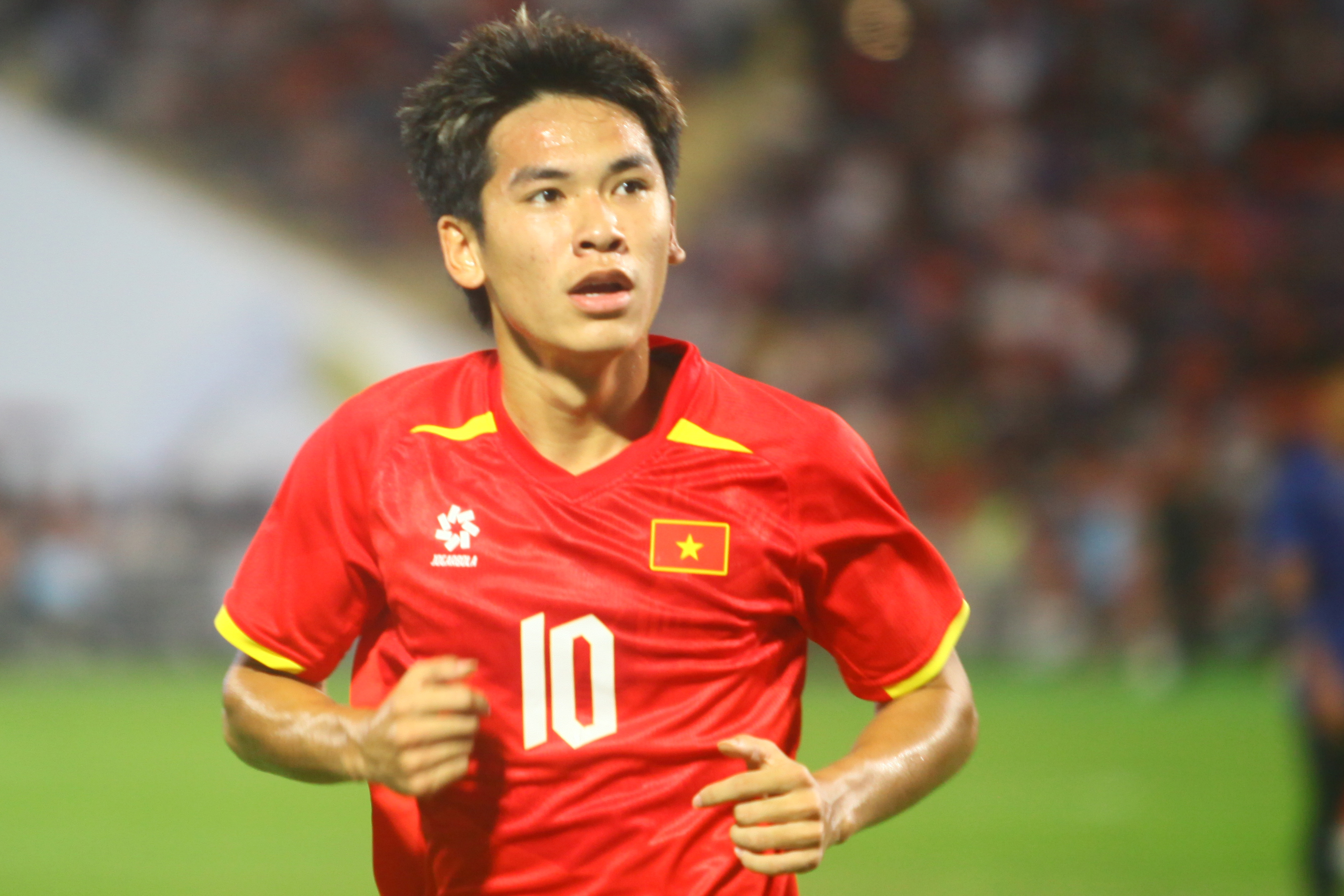 “Gà son” của U22 Việt Nam bật khóc: “Đây là trận đấu điên rồ nhất sự nghiệp của tôi”