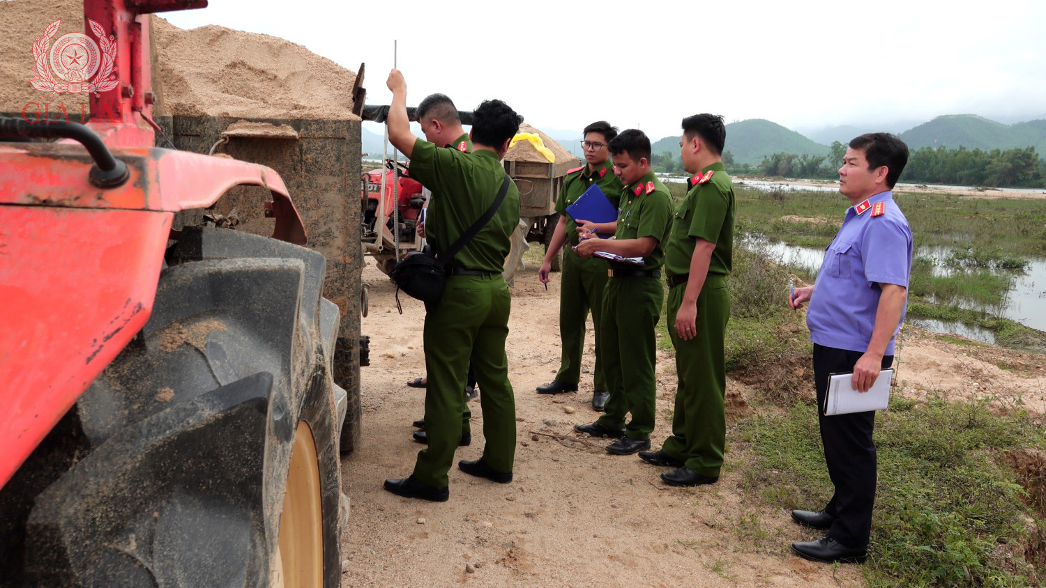 cac co quan chuc nang tien hanh kham nghiem hien truong phuc vu qua trinh dieu tra xu ly theo phap luat