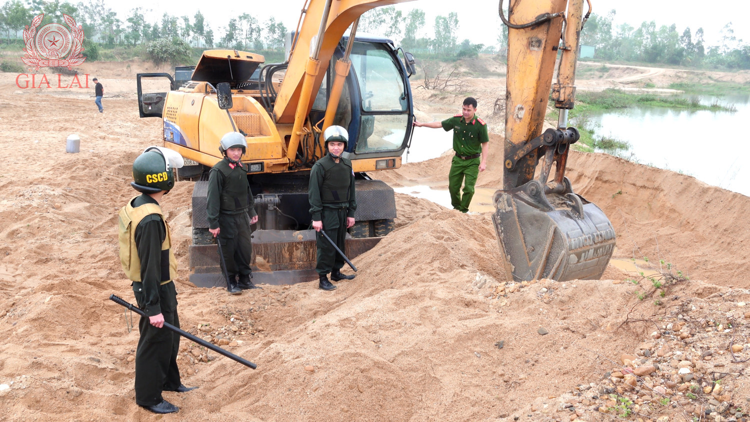 luc luong cong an bao ve hien truong vu viec khai thac khoang san trai phep tai xa binh an