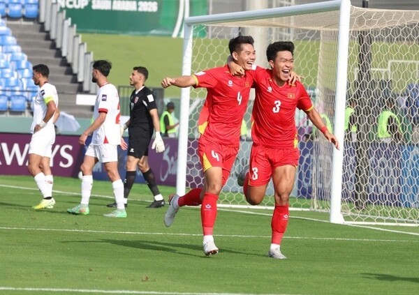 Báo Hàn Quốc: “HLV Kim Sang-sik có phép màu, U23 Việt Nam quá hoản hảo”