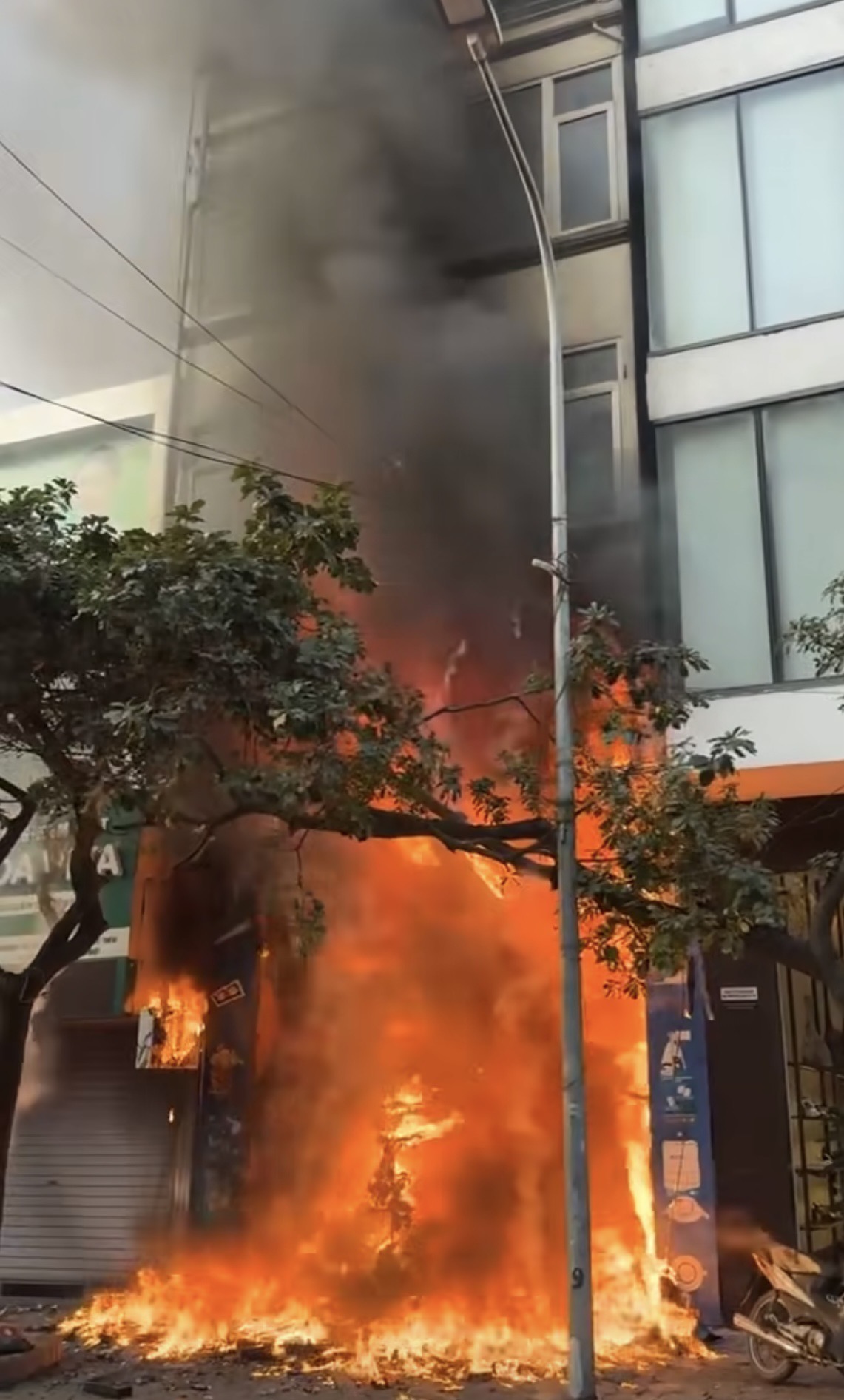 60921142422938216311309124078910167498151367n