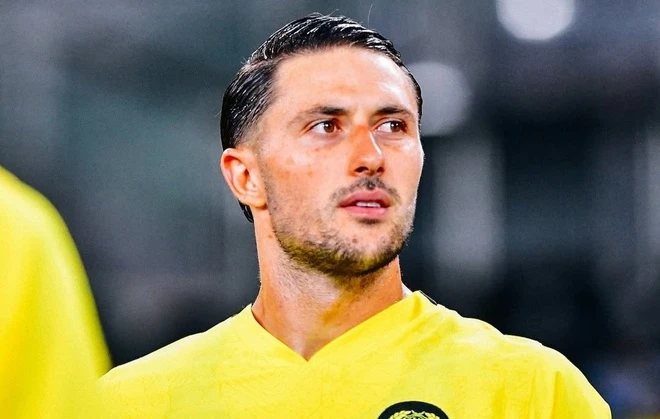 Đội bóng chủ quản xác nhận cầu thủ 