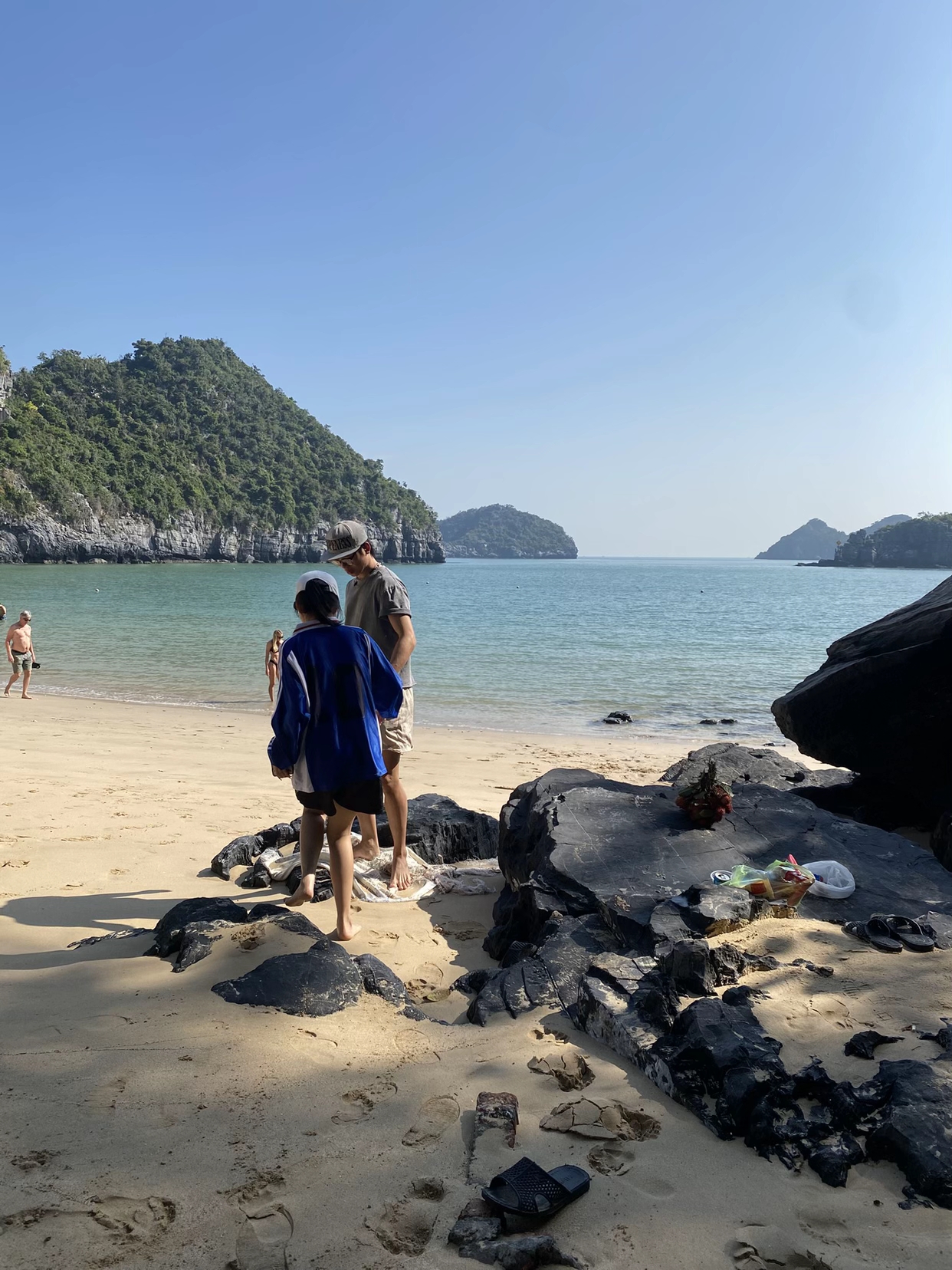 Bãi biển miền Bắc du khách đi mùa đông mà phải thốt lên: 