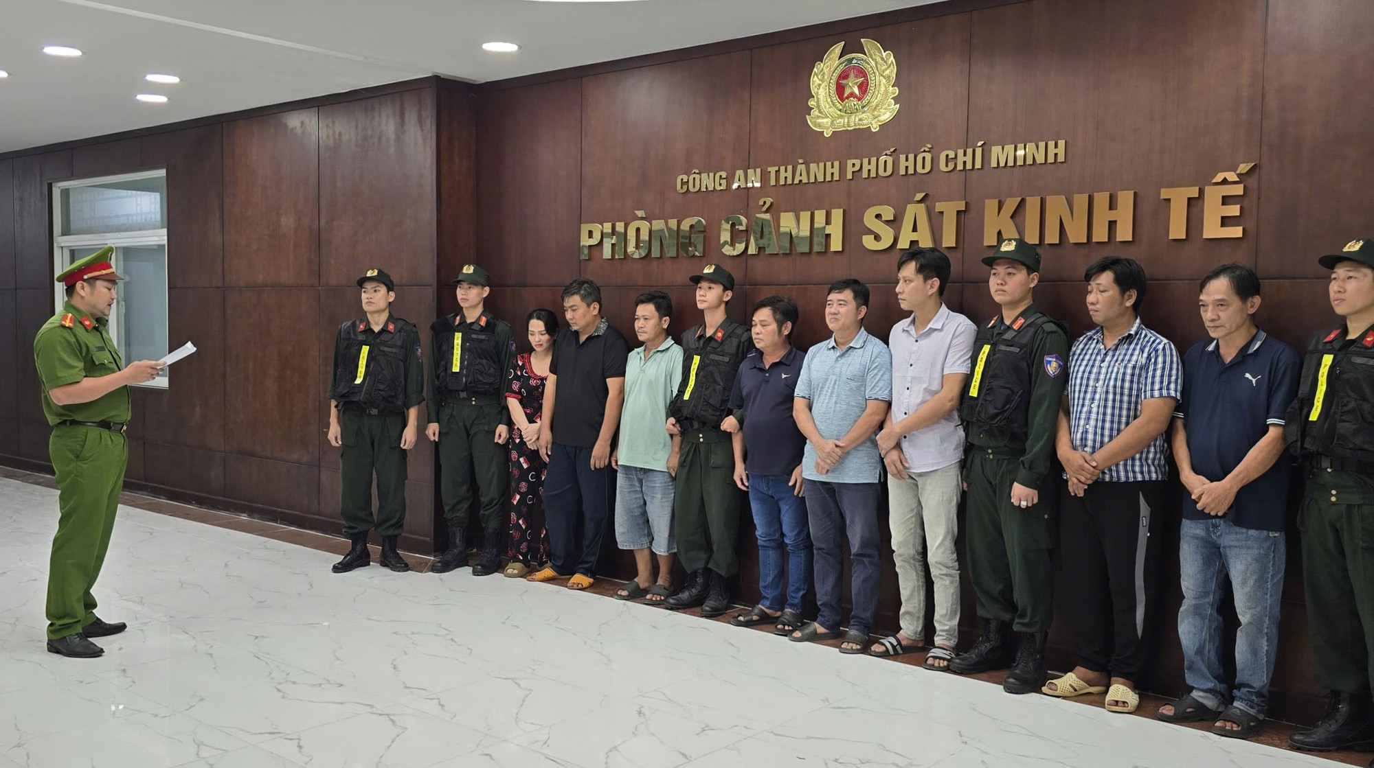 2331424613925130259 17701172141441835683086